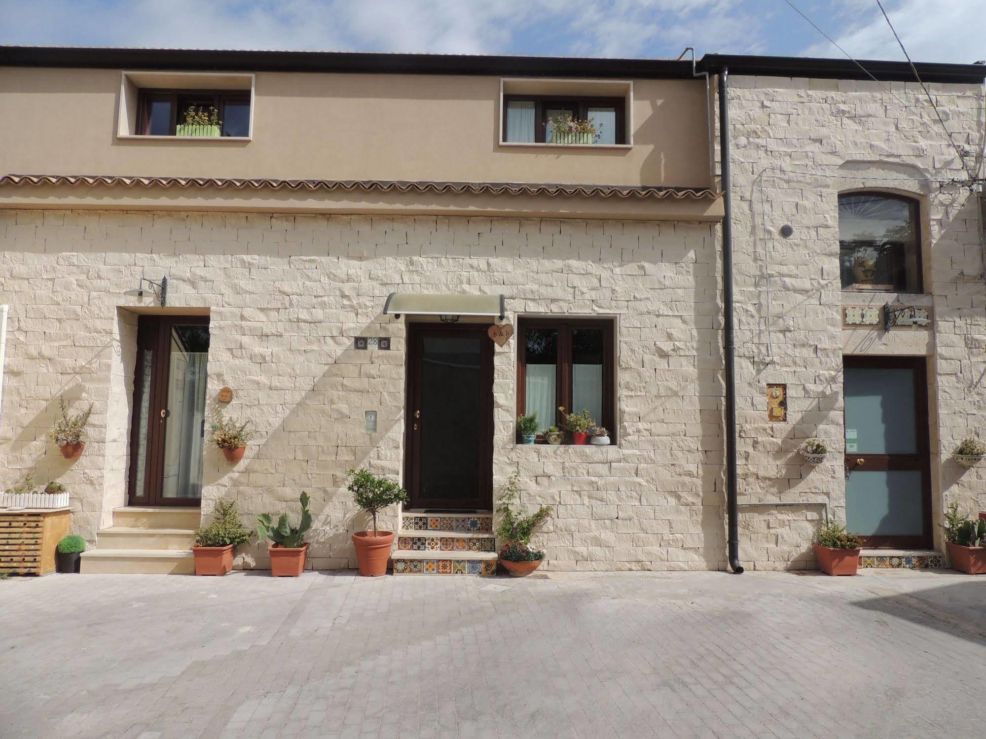 Monolocale L'Abbraccio Apartment รากูซา ภายนอก รูปภาพ